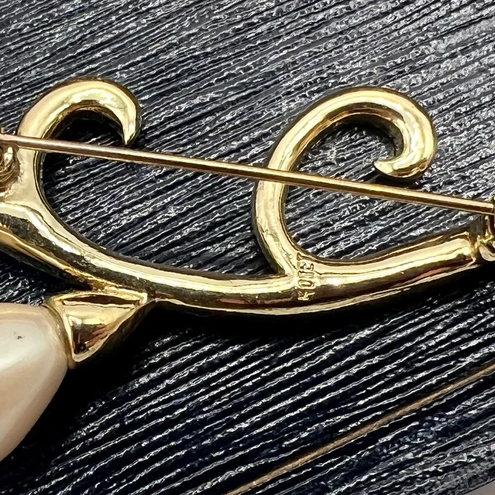 Vintage MONET gold tone rhinestone faux pearl floral stem brooch pin